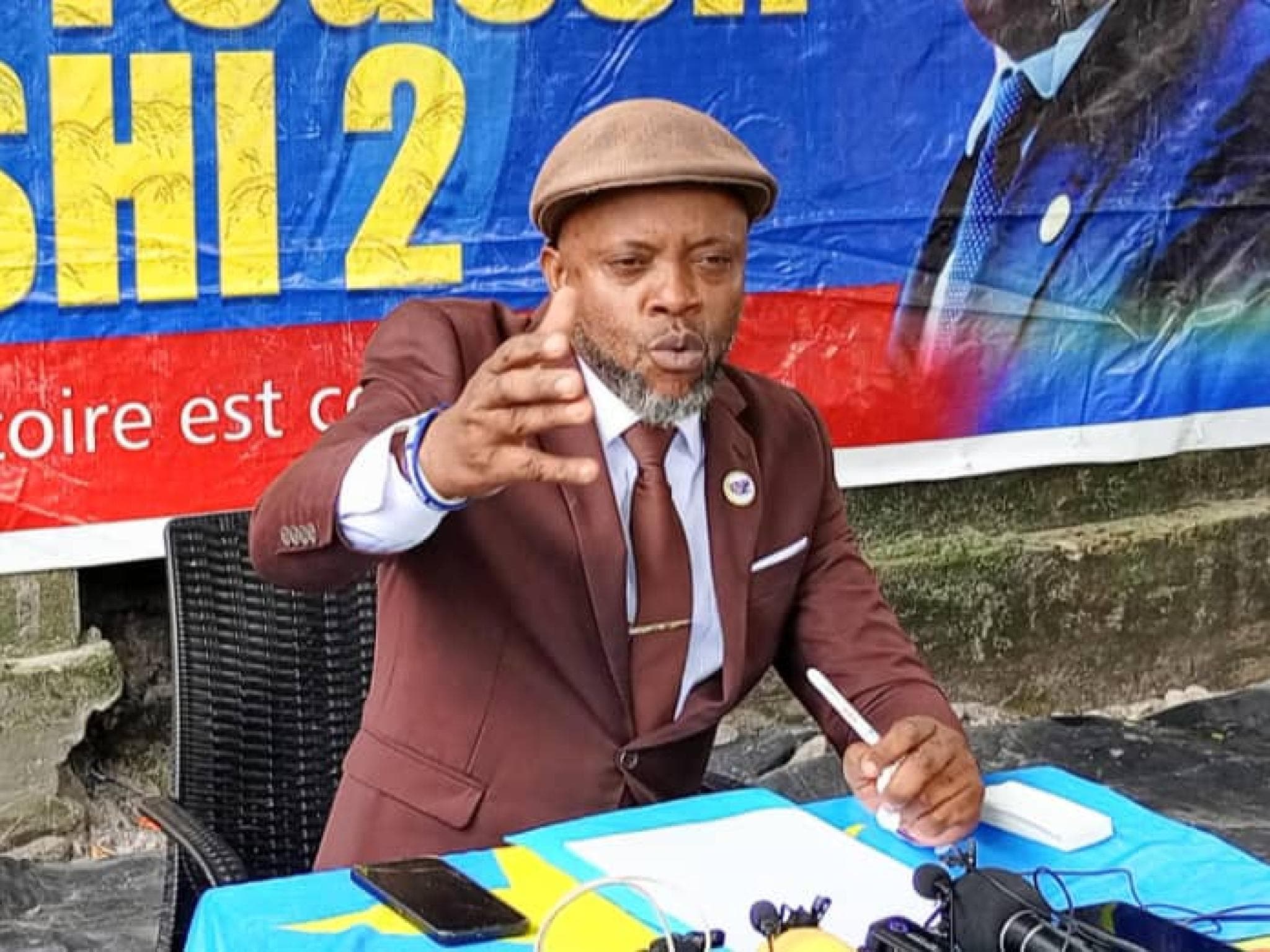 RDC : Fils Mukoko évoque la distribution d’armes dans les églises et les universités, Patrick Muyaya condamne