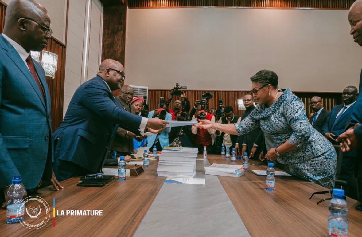 RDC : LE GOUVERNEMENT DÉPOSE UN BUDGET 2027 RECORD DE 56 929 MILLIARDS FC