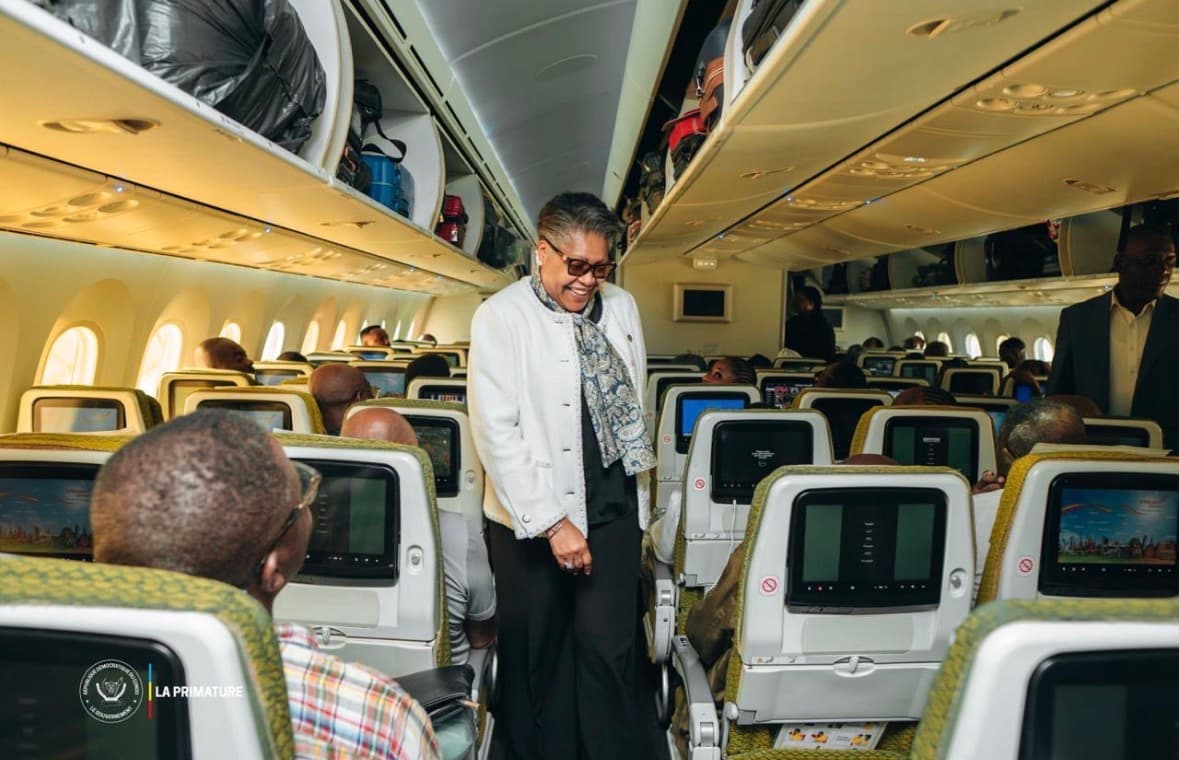 AIR CONGO : JUDITH SUMINWA VOYAGE À BORD DE LA COMPAGNIE NATIONALE EN ROUTE POUR NEW YORK