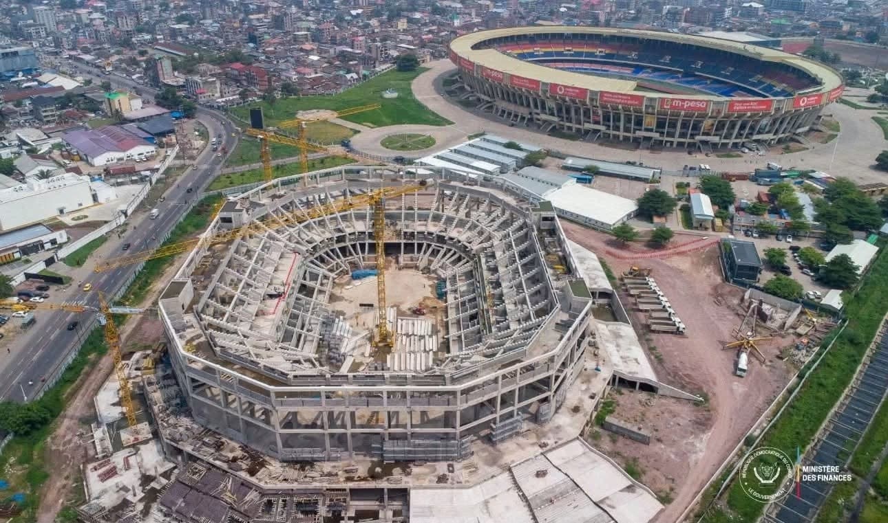 KINSHASA ARENA : TROIS ANS APRÈS LE LANCEMENT DES TRAVAUX, LE CHANTIER SOULÈVE TOUJOURS DES QUESTIONS